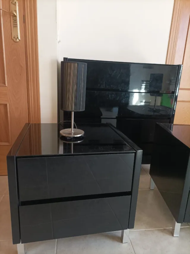 2 Mesitas de noche + cómoda 4 cajones,lacado negro