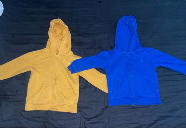 Sudaderas azul y amarilla con capucha