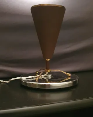 Lampada da tavolo con base dorata