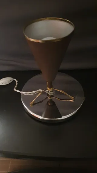 Lampada da tavolo con base dorata