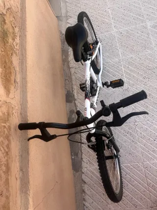 Bicicleta Rockrider ST120 Blanca