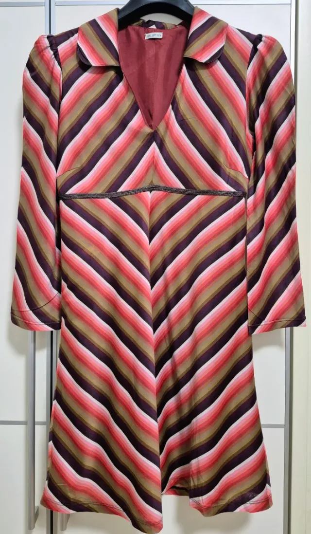 Vestido Ailanto rayas marrones y rosas