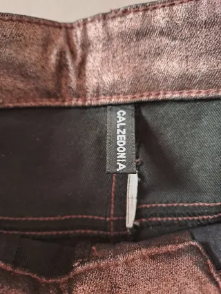 Pantalón metalizado dorado y morado