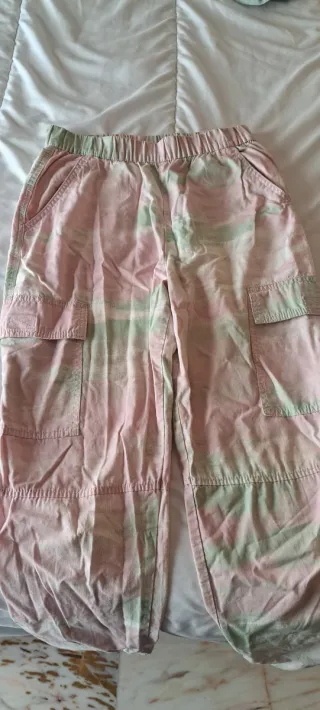 Pantalones cargo tie-dye rosa y verde