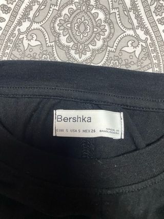 Camiseta Bershka negra talla S