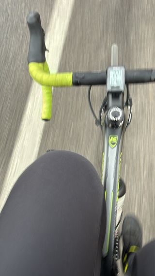 Bicicleta de Carretera kuota Krion Negra y Verde.