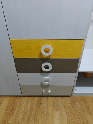 Armario infantil 3 puertas + Cómoda cambiador.