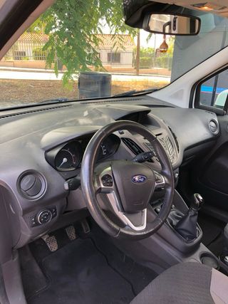 Ford Tourneo Courier 2015