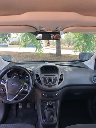 Ford Tourneo Courier 2015