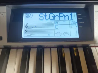 Piano eléctrico con mueble