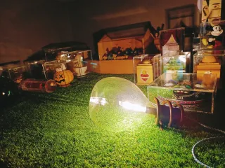 Una Lampadina Lampada damigiana in vetro e metallo