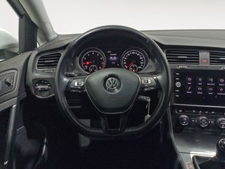 Volkswagen Golf Advance