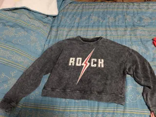 Sudadera corta ROCK con rayo