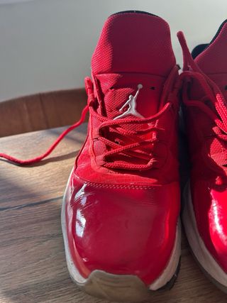 Zapatillas Jordan Low rojas