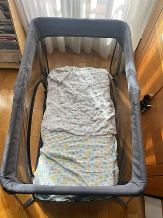 Parque infantil con colchón