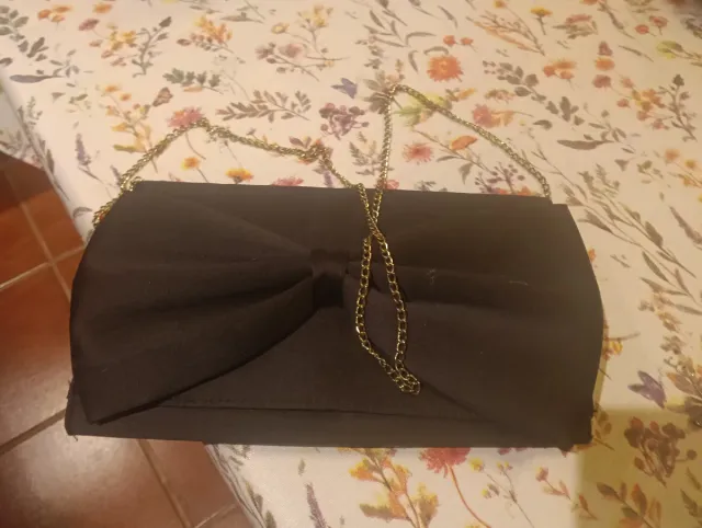 Bolso de fiesta negro con cadena