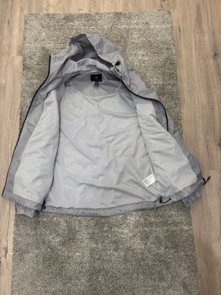 Chaqueta H&M gris impermeable - S