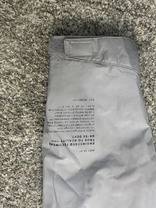 Chaqueta H&M gris impermeable - S