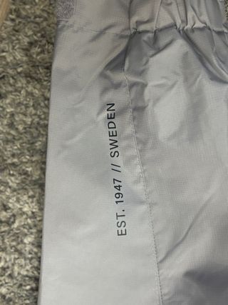 Chaqueta H&M gris impermeable - S