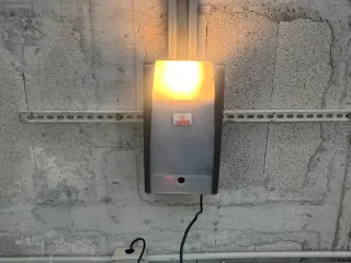 Puerta de garaje marrón