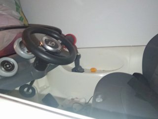 Coche eléctrico con mando teledirigido para los pa