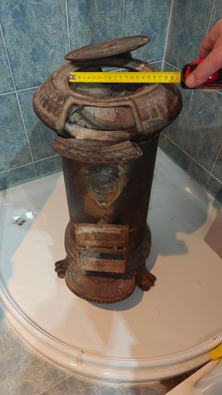 Estufa antigua de leña y carbón