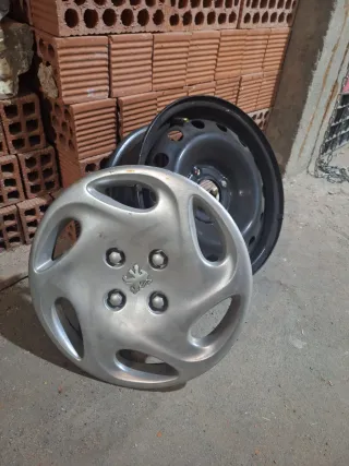Tapacubos y llanta chapa Peugeot 206