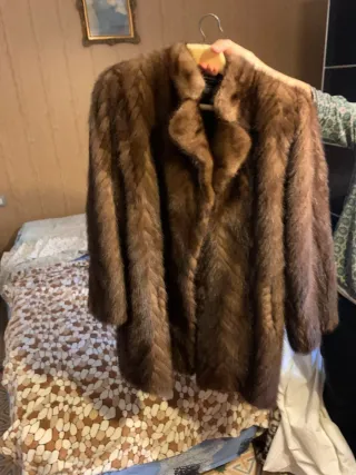 Abrigo de piel marrón