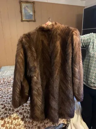 Abrigo de piel marrón