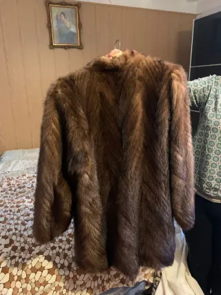 Abrigo de piel marrón