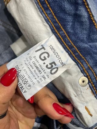 Jeans blu con patch divertenti