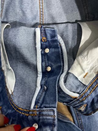 Jeans blu con patch divertenti