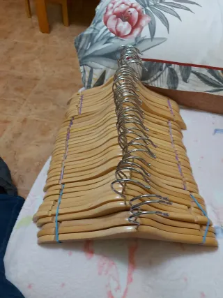 Lote Perchas Madera y Pinza, De niños.