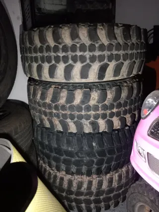 Ruedas de tacos 31'' con llantas desplasadas