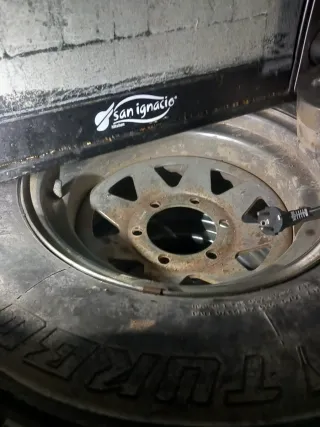 Ruedas de tacos 31'' con llantas desplasadas