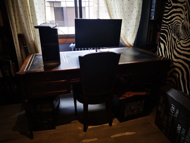 Escritorio de abogado de cuero y madera