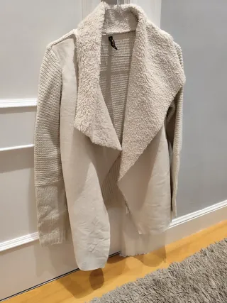 Chaqueta Beige Stradivarius talla 36