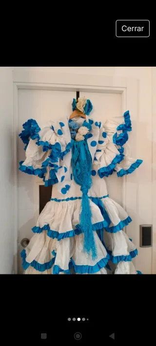 Traje de flamenca blanco y azul