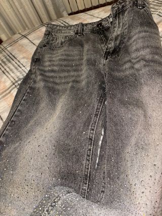 Jeans grigi con brillantini.