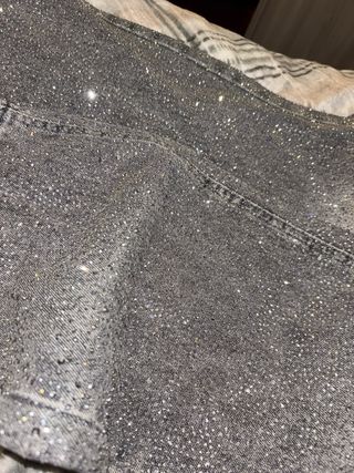 Jeans grigi con brillantini.