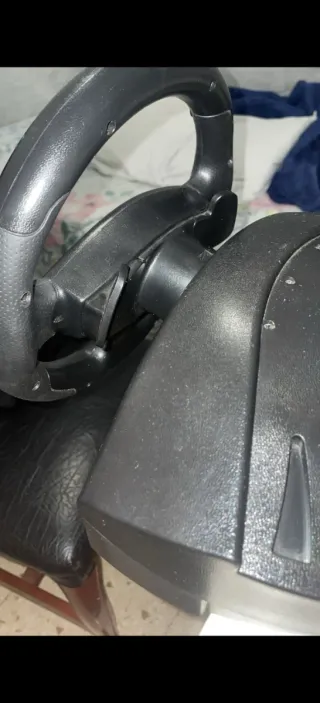 Volante Thrustmaster PS4/PS3
