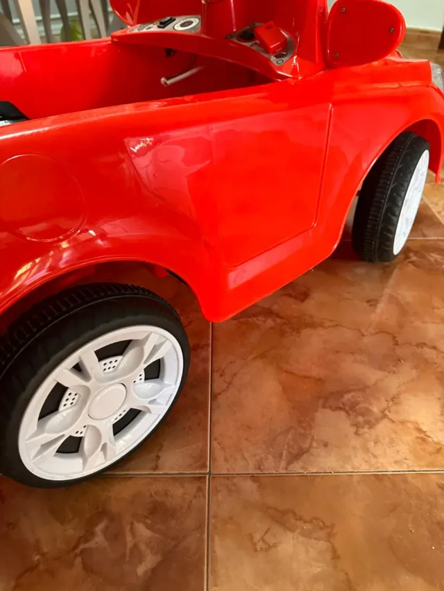 Cochecito infantil rojo