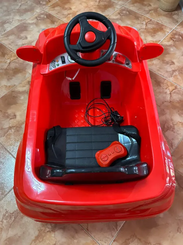 Cochecito infantil rojo