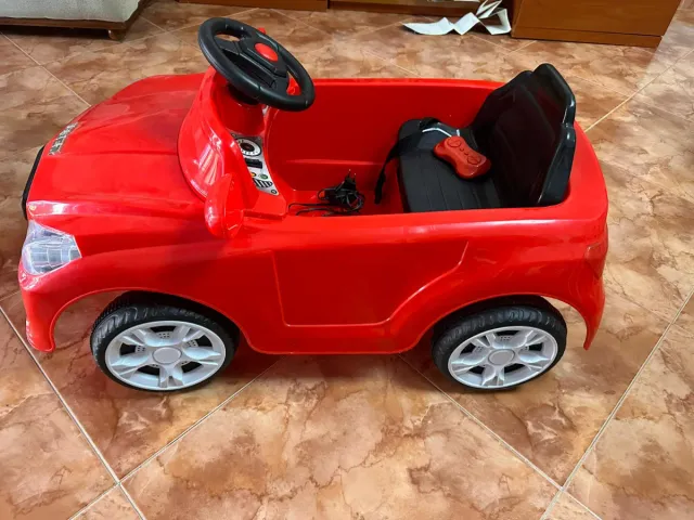 Cochecito infantil rojo