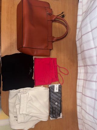 Lote 5 prendas: bolso, top, pantalón, etc.