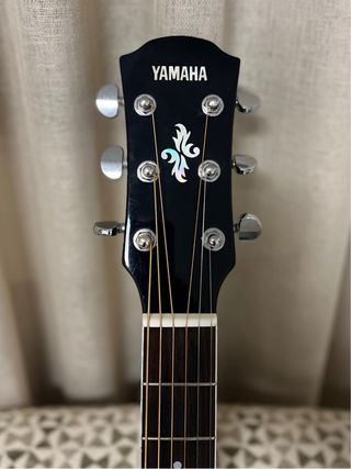 MAGNÍFICA Guitarra YAMAHA APX 500 Electroacústica