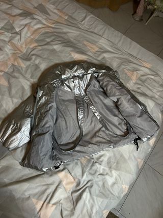 Chaqueta plateada acolchada