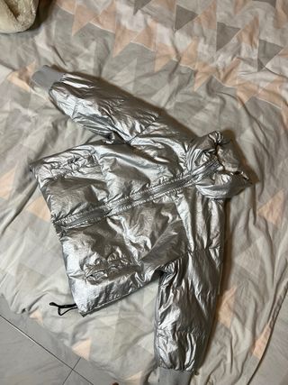Chaqueta plateada acolchada