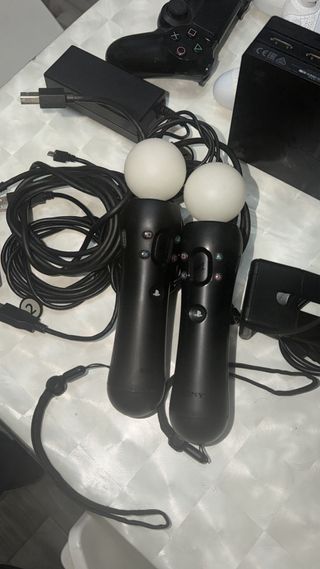 DUE PS4 + Visore VR + 3 Controller + 1 gioco t