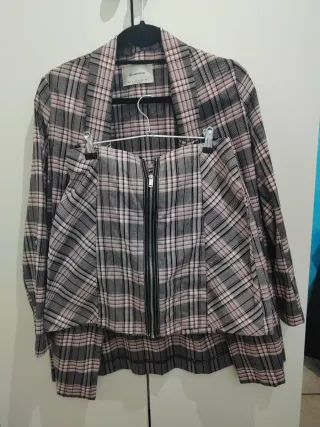 Conjunto Stradivarius cuadros falda americana